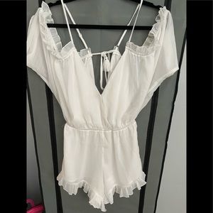 Lovers+Friends White Cold Shoulder Romper. Size XS
